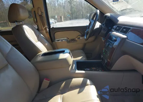 2014 Chevrolet Suburban C1500 Lt z USA, uszkodzony, nr VIN 1GNSCJE01ER102657